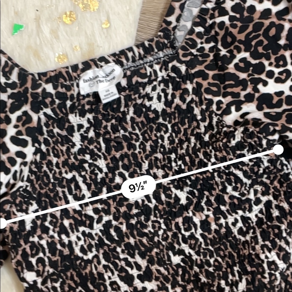 Leopard print smocked puffy sleeve top - Picture 4 of 4